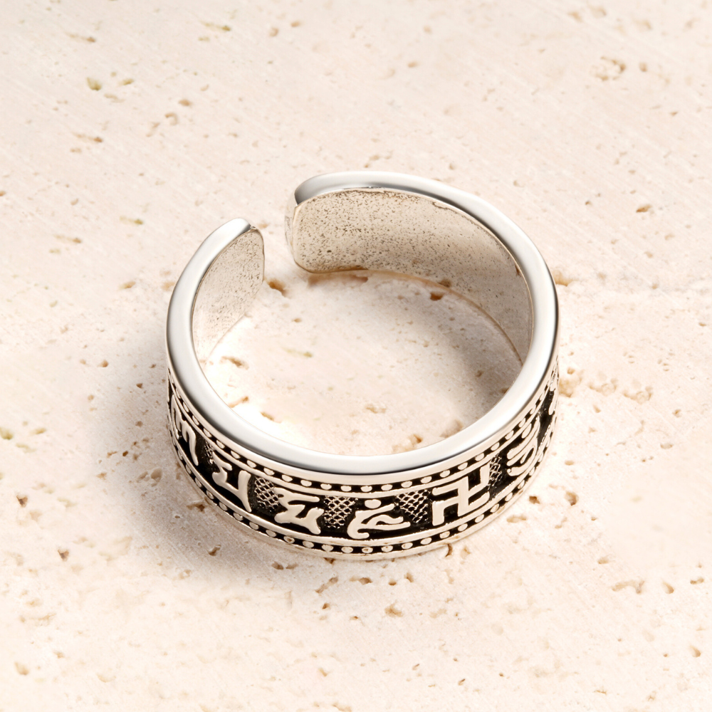 Celestial Shield – Whispering Mantra Ring